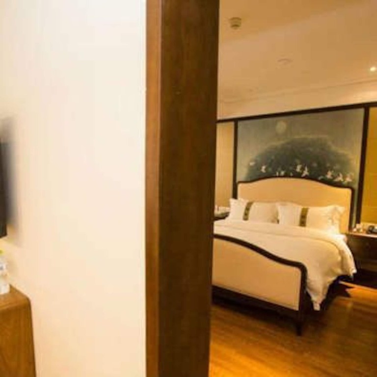 Чунцин: Junchao Mira Hotel (Ranjiaba Flower Garden Light Rail Line 6 Station)