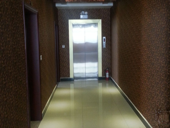 Caihong Business Hotel — фото 1