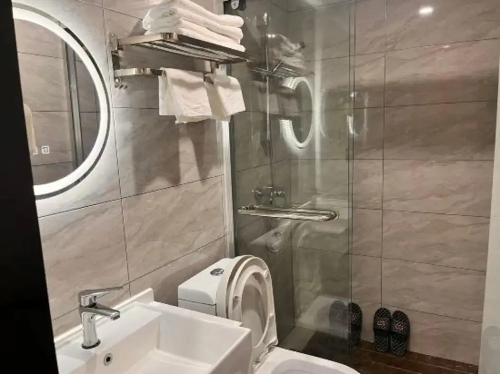 Шанхай: shanghai xinyuan hotel