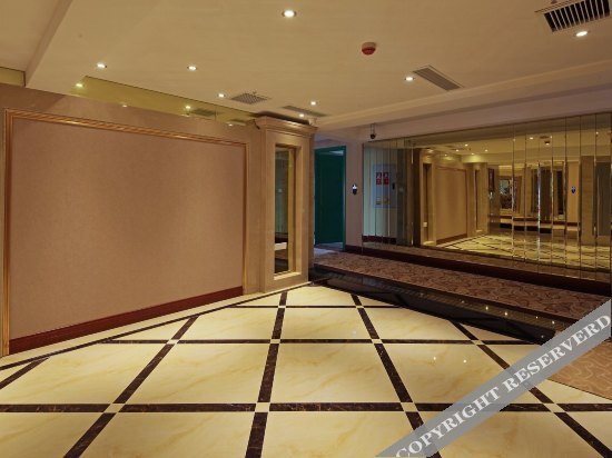 Чунцин: Ruijin Exotic Hotel (Chongqing North Railway Station Store)