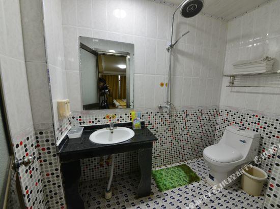 Линьи: Yimengshan Business Hotel Pingyi