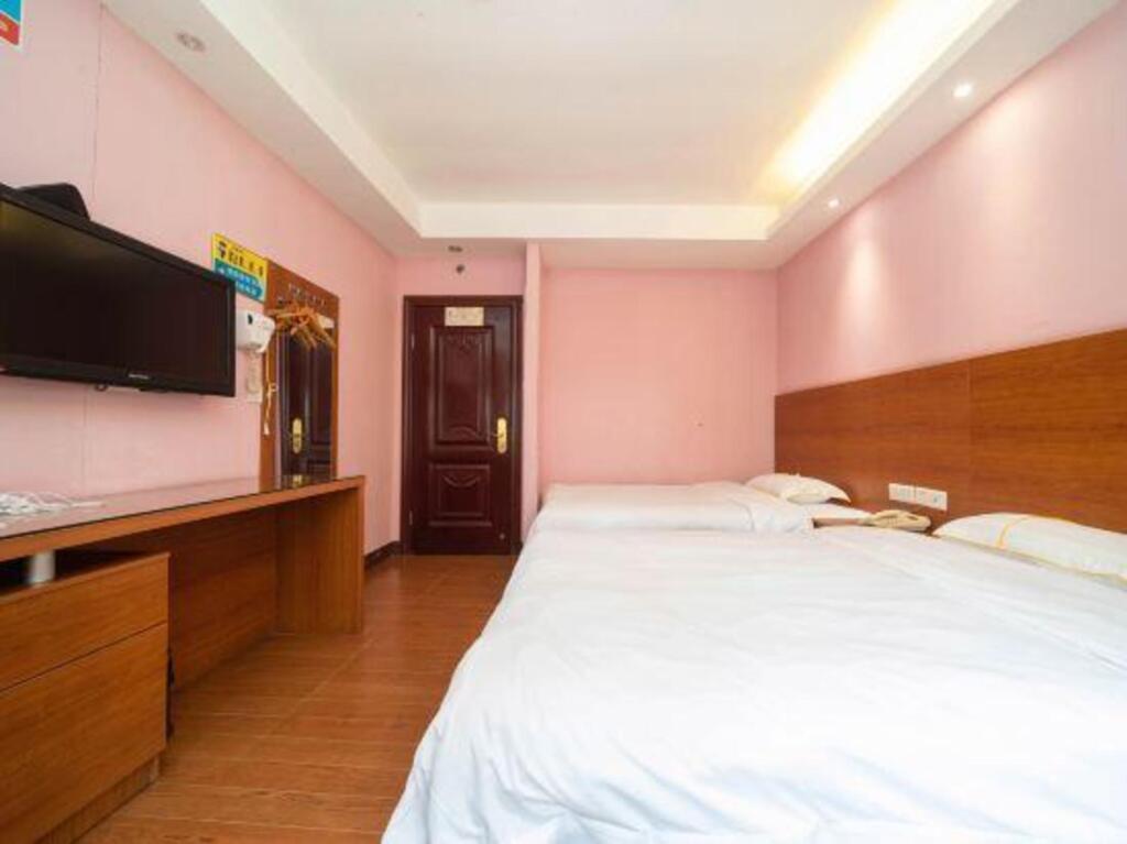 Huating Holiday Hotel (Qingyuan No.2 Middle School) — фото 1