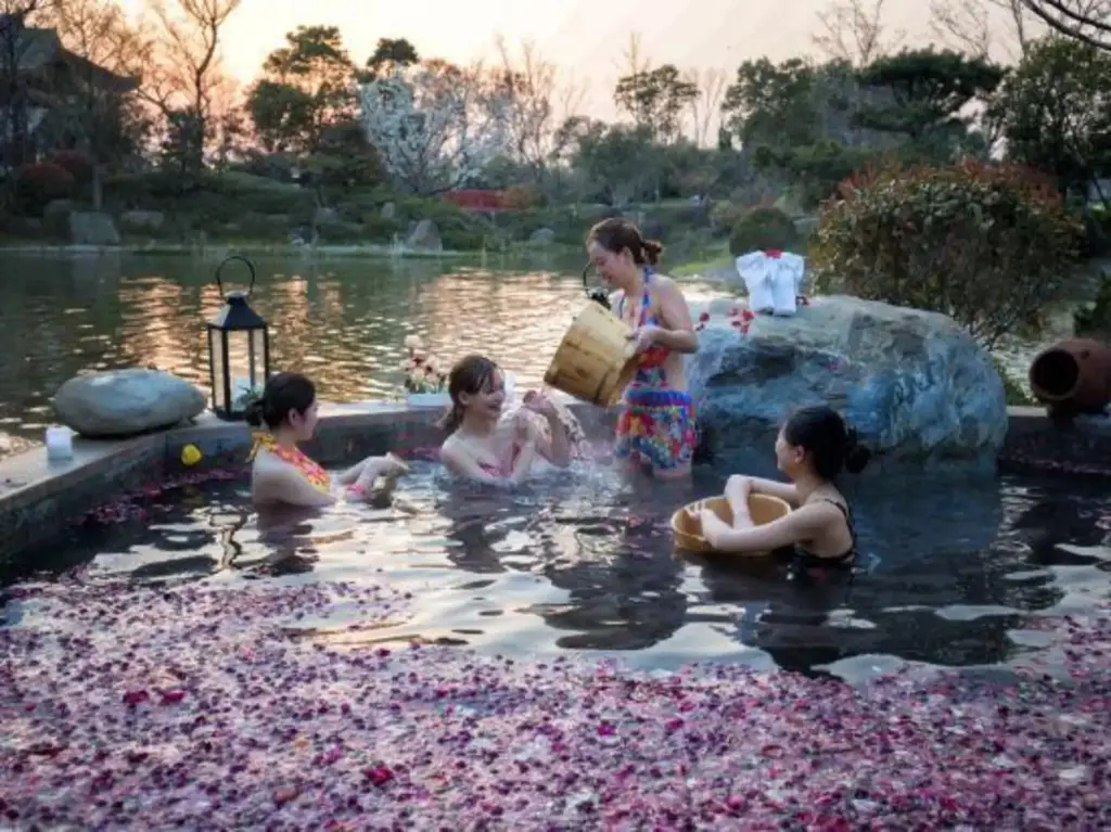 Цзясинь: Jiashan Yunlan Bay Honglu  Yuanlin Hotel