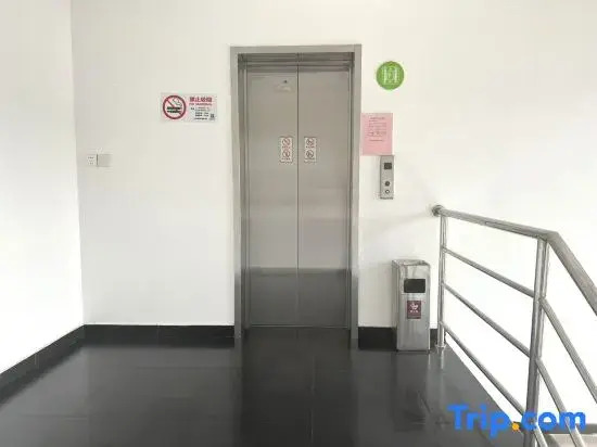Шанхай: Motel 168 (Shanghai Jiading Bailian Shopping Mall)