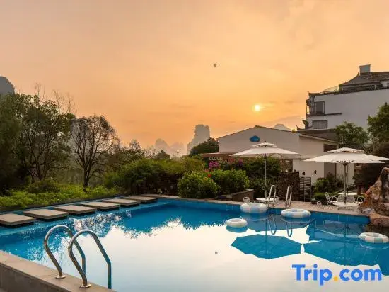 Яншо: Ji Yun Resort (Yangshuo Ten-mile Gallery Yulong River)