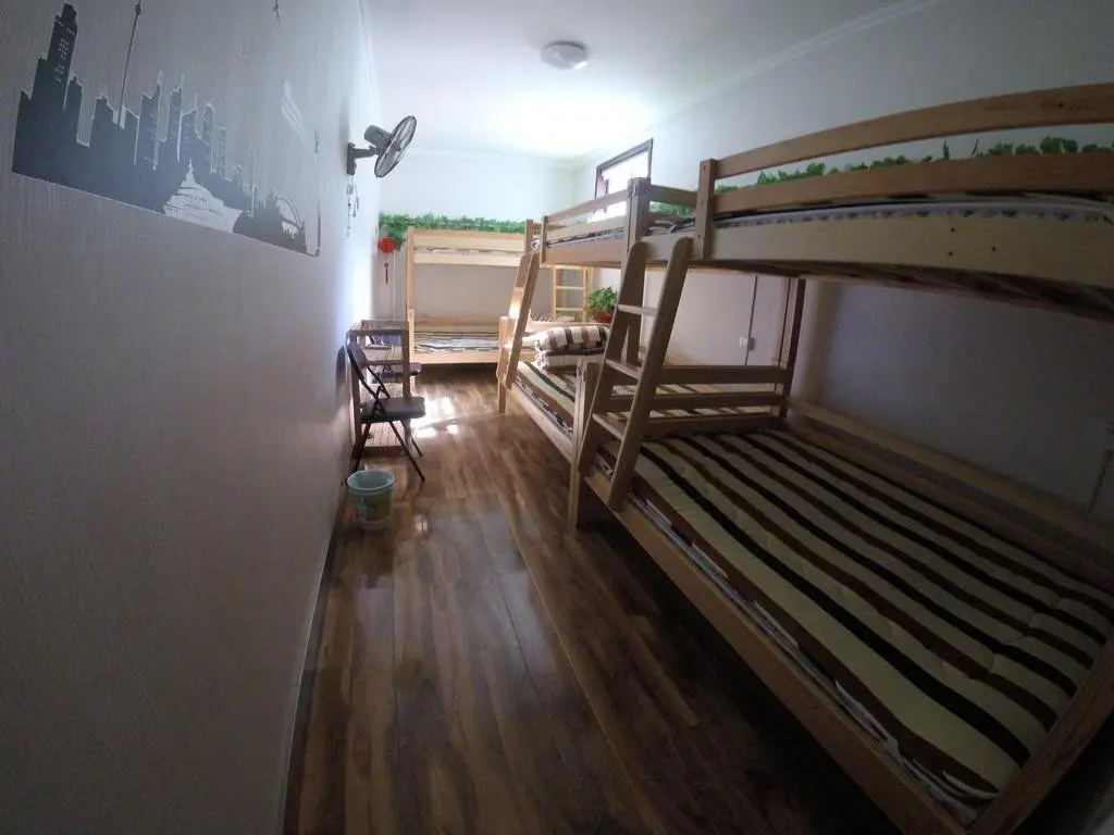 Чжанъе: Zhangye Douya Youth Hostel (Ganzhou Night Market)