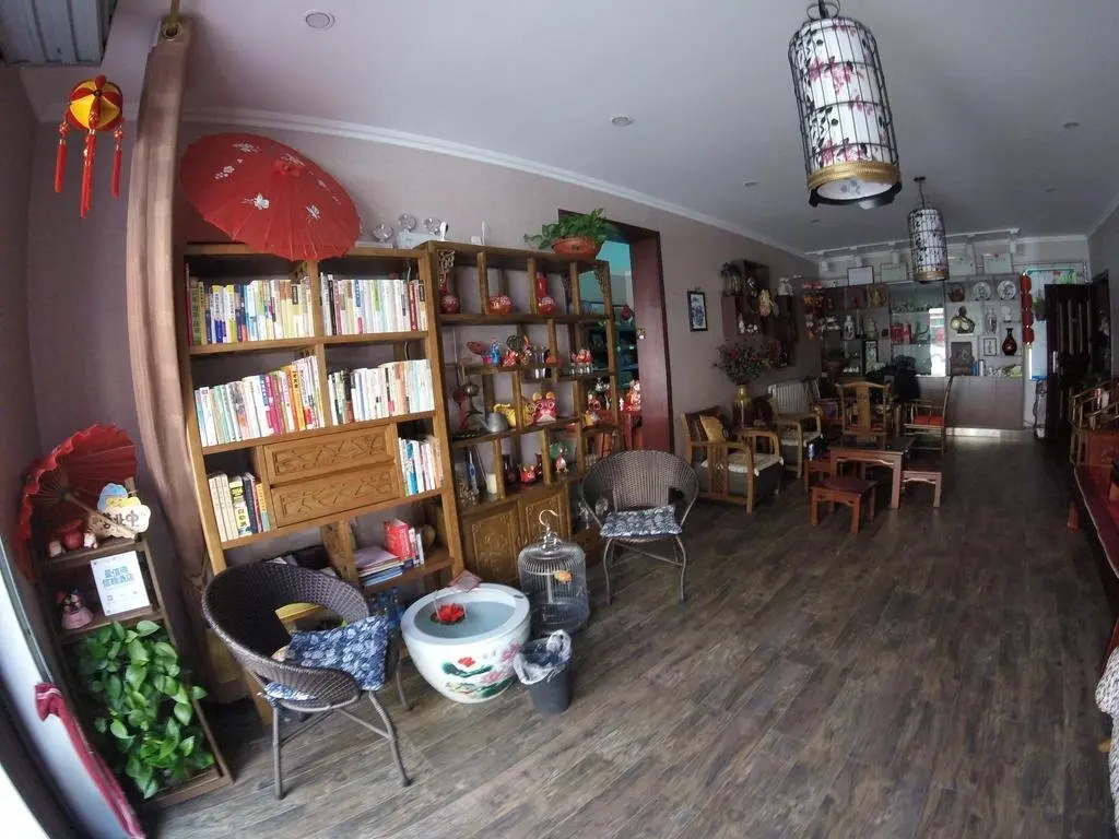 Чжанъе: Zhangye Douya Youth Hostel (Ganzhou Night Market)