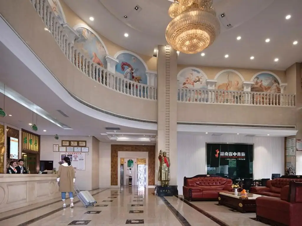 Чанша: Vienna Hotel (Changsha Ningxiang West High-speed Railway Station Emerald Lake Store)