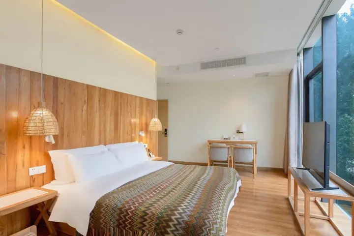 Чжэнчжоу: Jue Hotel (Greenbelt Window of Zhengzhou High-speed Railway East Station)