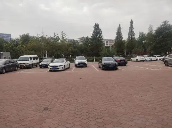 Циндао: Aolin Jincheng Hotel (Jiaozhou No. 1 High School)