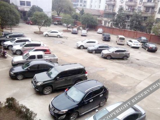 Ичунь: Wenxin 99 Business Hotel (Yichun Shanggao)