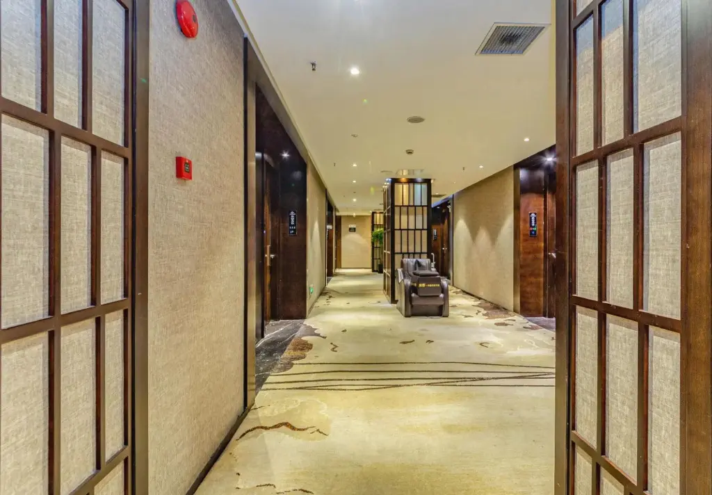 Шанхай: He Lin Business Hotel (Shanghai Danning Music Square)