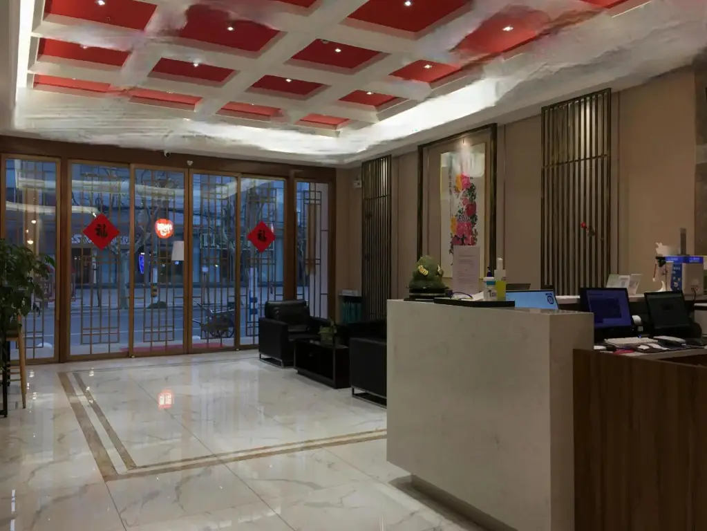 Шанхай: He Lin Business Hotel (Shanghai Danning Music Square)