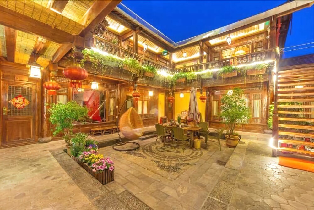 Lijiang South of Cloud Boarder Inn — фото 1