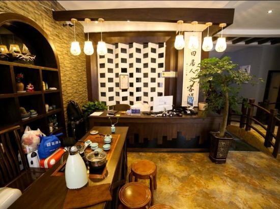 Чжанцзяцзе: Huatianju Inn