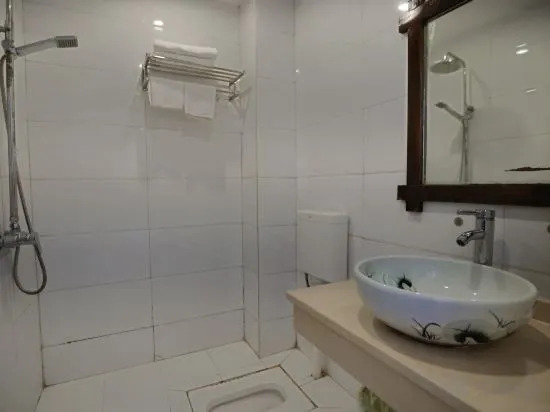 Чжанцзяцзе: Huatianju Inn
