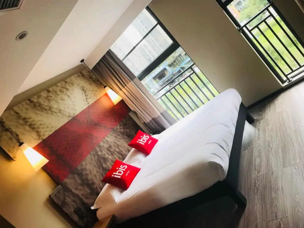 Чэнду: ibis Chengdu East Railway Station Hotel