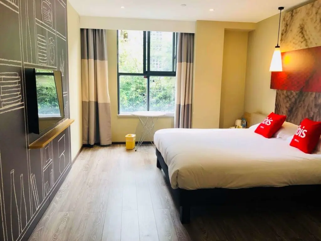 ibis Chengdu East Railway Station Hotel — фото 1