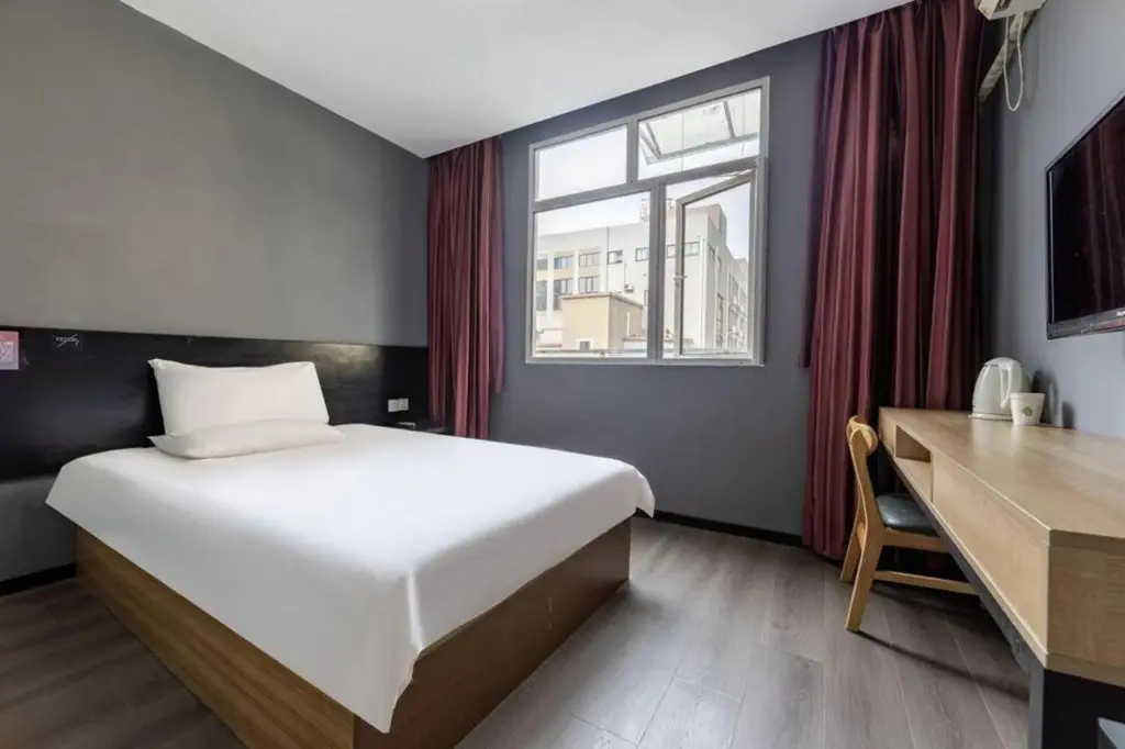 Шанхай: Red House Hotel (Shanghai Red House Hospital Lujiabang Road Subway Station Branch)