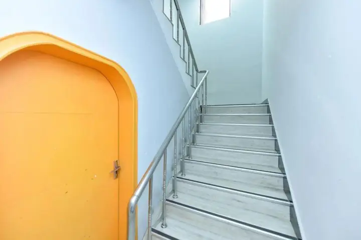 Шанхай: Red House Hotel (Shanghai Red House Hospital Lujiabang Road Subway Station Branch)
