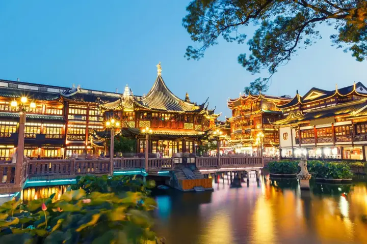 Шанхай: Red House Hotel (Shanghai Red House Hospital Lujiabang Road Subway Station Branch)