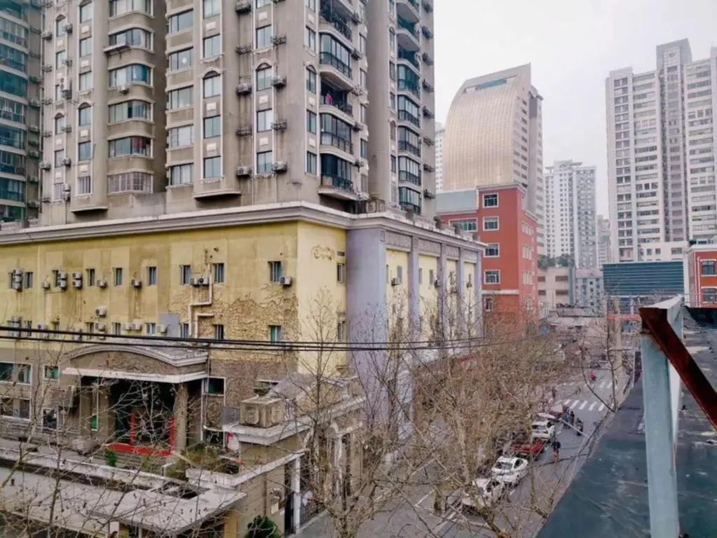 Шанхай: Red House Hotel (Shanghai Red House Hospital Lujiabang Road Subway Station Branch)