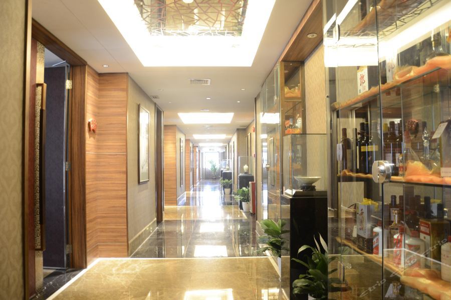 Гуанчжоу: 广州员村湖景金阁酒店