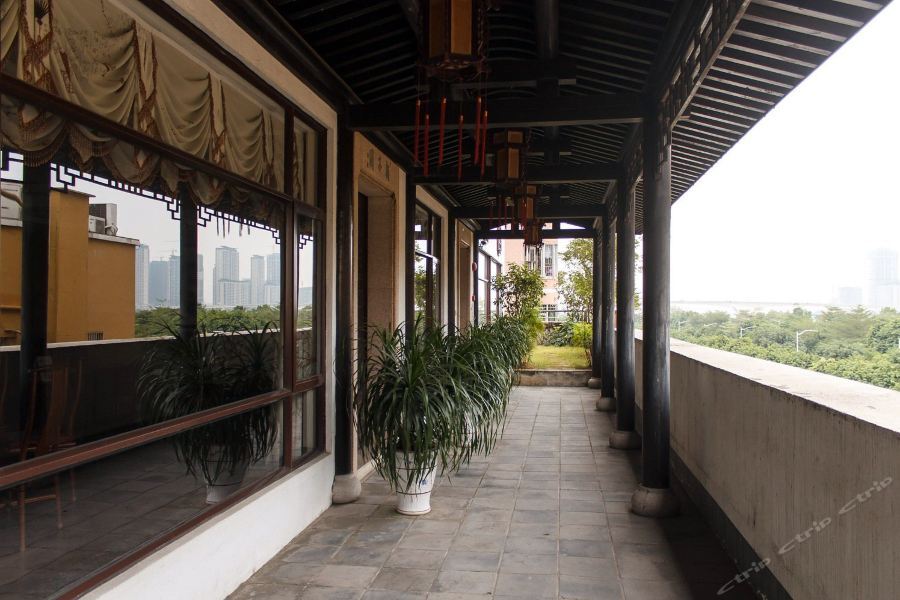 Гуанчжоу: 广州员村湖景金阁酒店