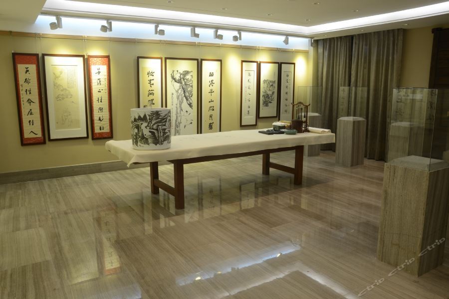 Гуанчжоу: 广州员村湖景金阁酒店