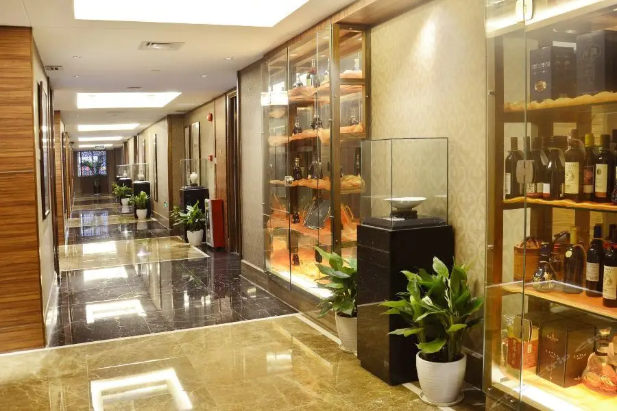 Гуанчжоу: 广州员村湖景金阁酒店