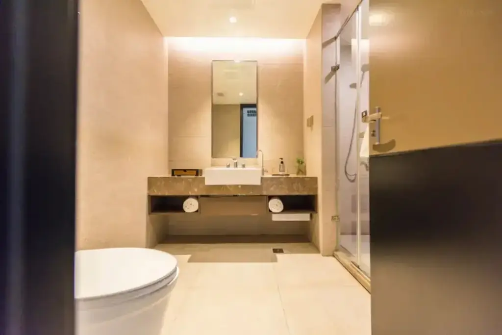 Далянь: Home Inn Plus (Dalian Development Zone Jinma Road Wanda Plaza)