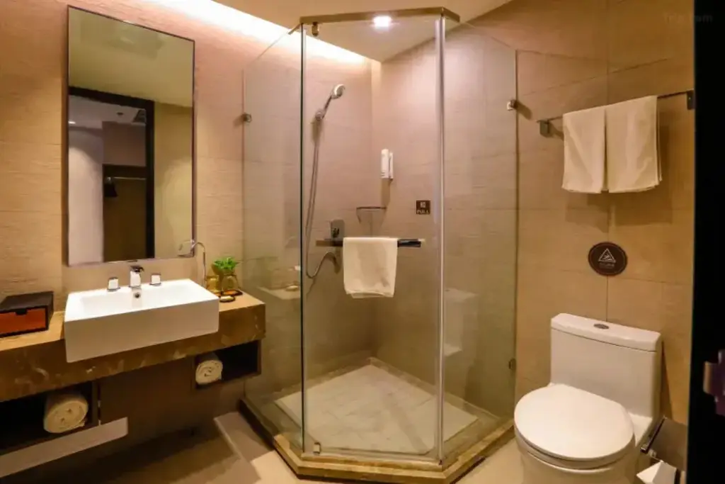 Далянь: Home Inn Plus (Dalian Development Zone Jinma Road Wanda Plaza)