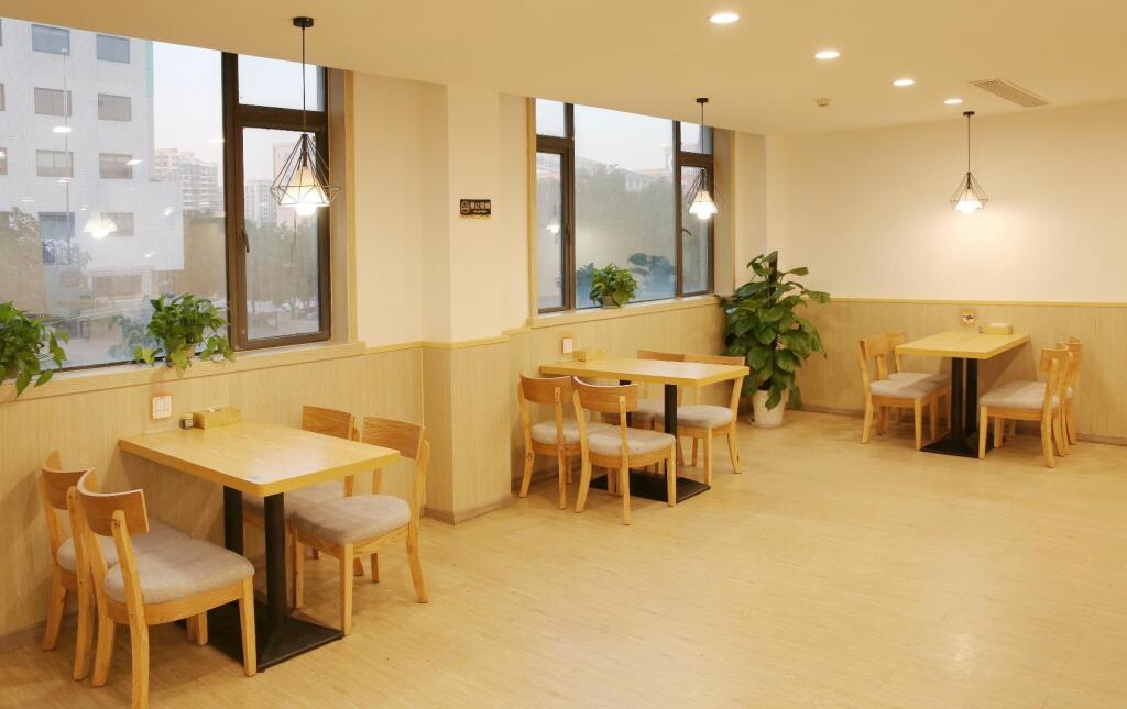 Ханчжоу: Hanting Premium Hotel Hangzhou Huanglong Sports Center