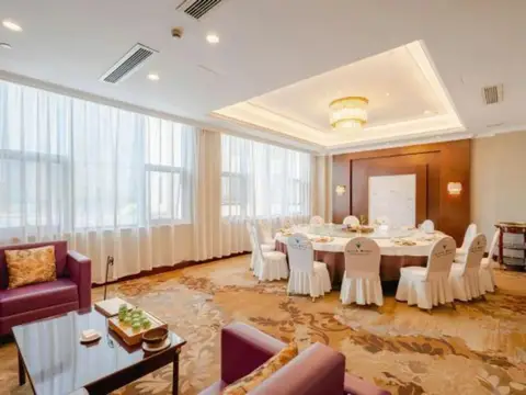 Oriental Hotel Quzhou West Area — фото 1