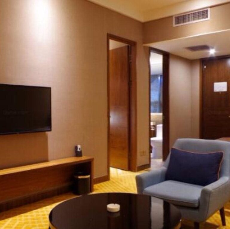 Цзясинь: Longxiang Hotel