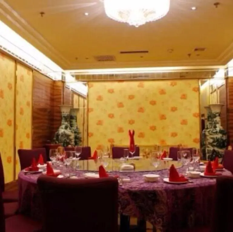 Цзясинь: Longxiang Hotel