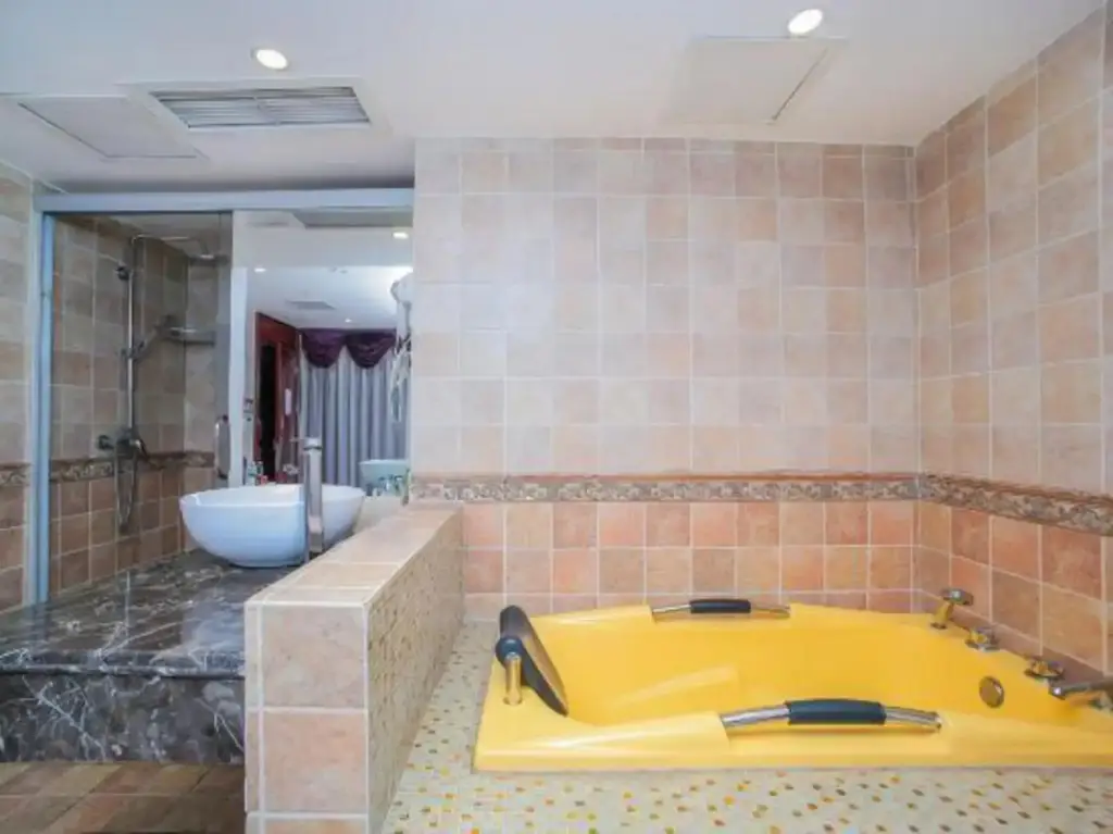 Чэнду: Weisite Hotel (Chengdu Longquan)