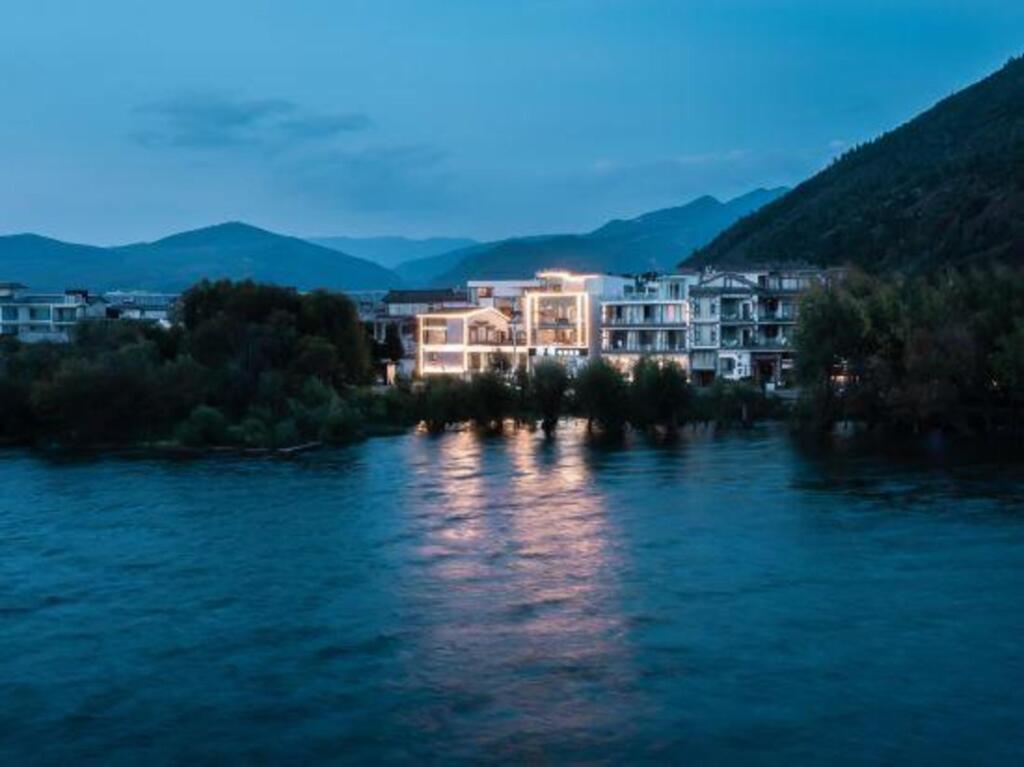Дали: Hujing Seaview Hotel