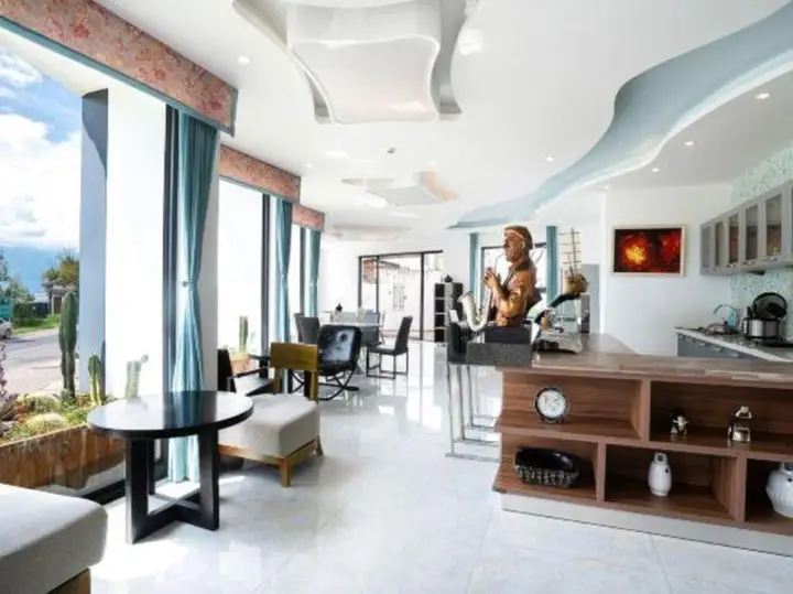 Дали: Hujing Seaview Hotel