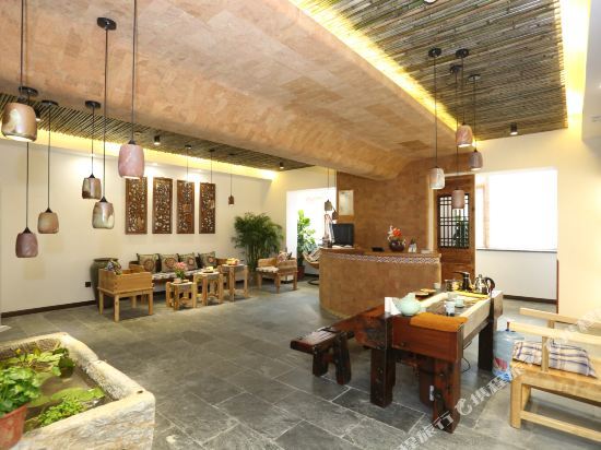 Чанша: Changsha Lijiang Love Theme Hotel (Xiyingmen Fancheng High-speed Railway South Station Branch)