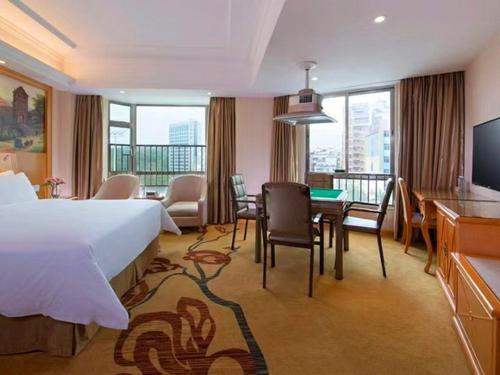 Шэньчжэнь: Vienna Hotel Shenzhen Dalang Clothing Base Branch