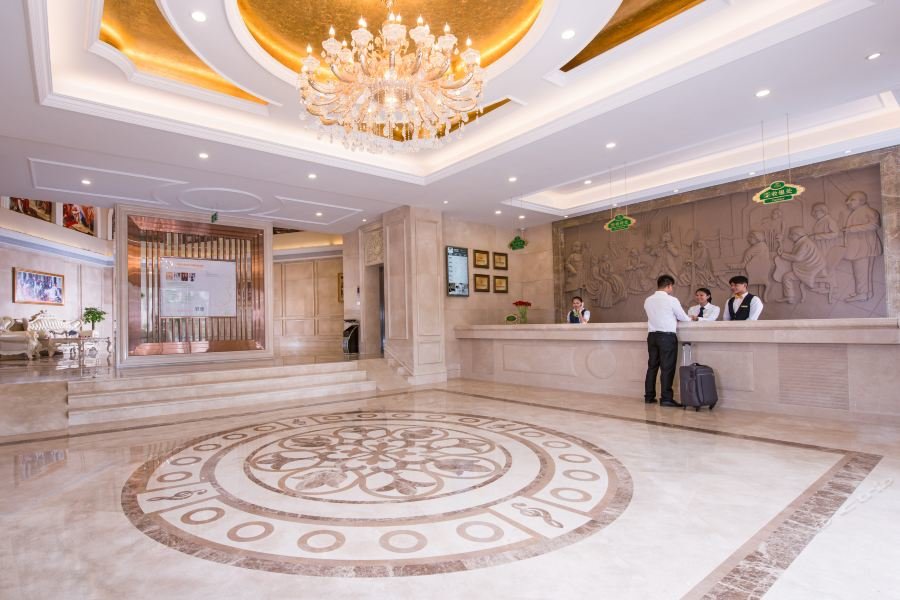 Шэньчжэнь: Vienna Hotel Shenzhen Dalang Clothing Base Branch