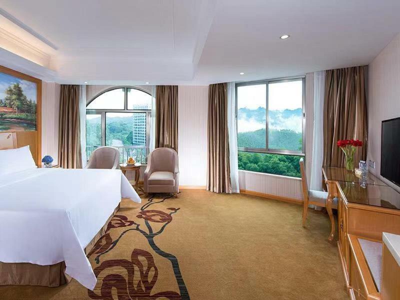Шэньчжэнь: Vienna Hotel Shenzhen Dalang Clothing Base Branch
