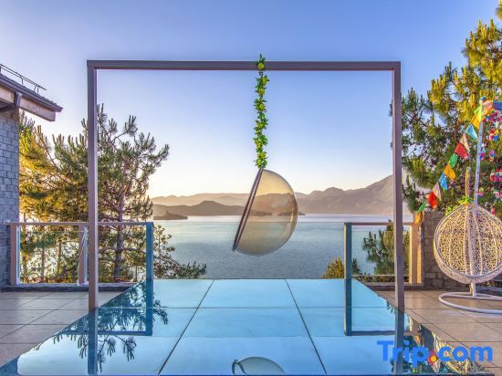 Лицзян: Silver Lake Island Hotel At Lugu Lake, Yunnan