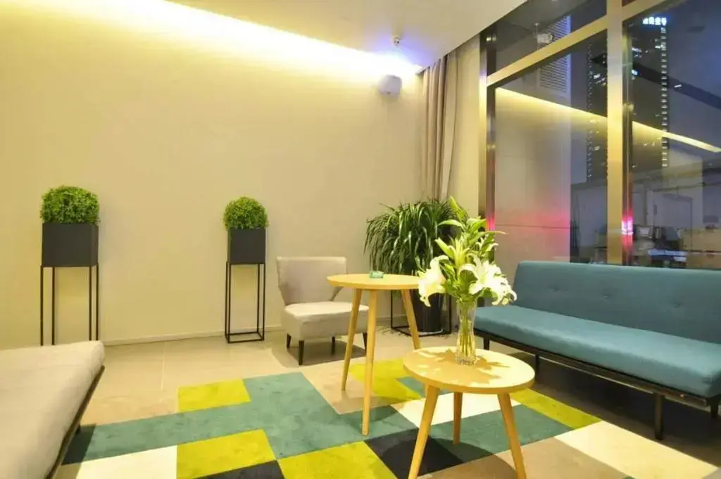 Куньмин: Home Inn Plus (Kunming Tongde Square Wanhong Road)