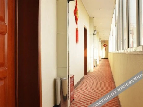 Rongyi Express Hotel — фото 1