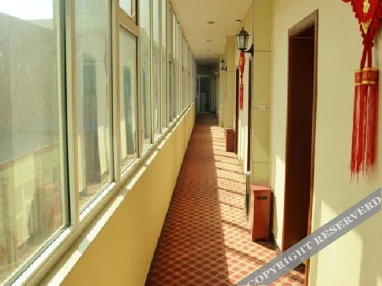 Баодин: Rongyi Express Hotel