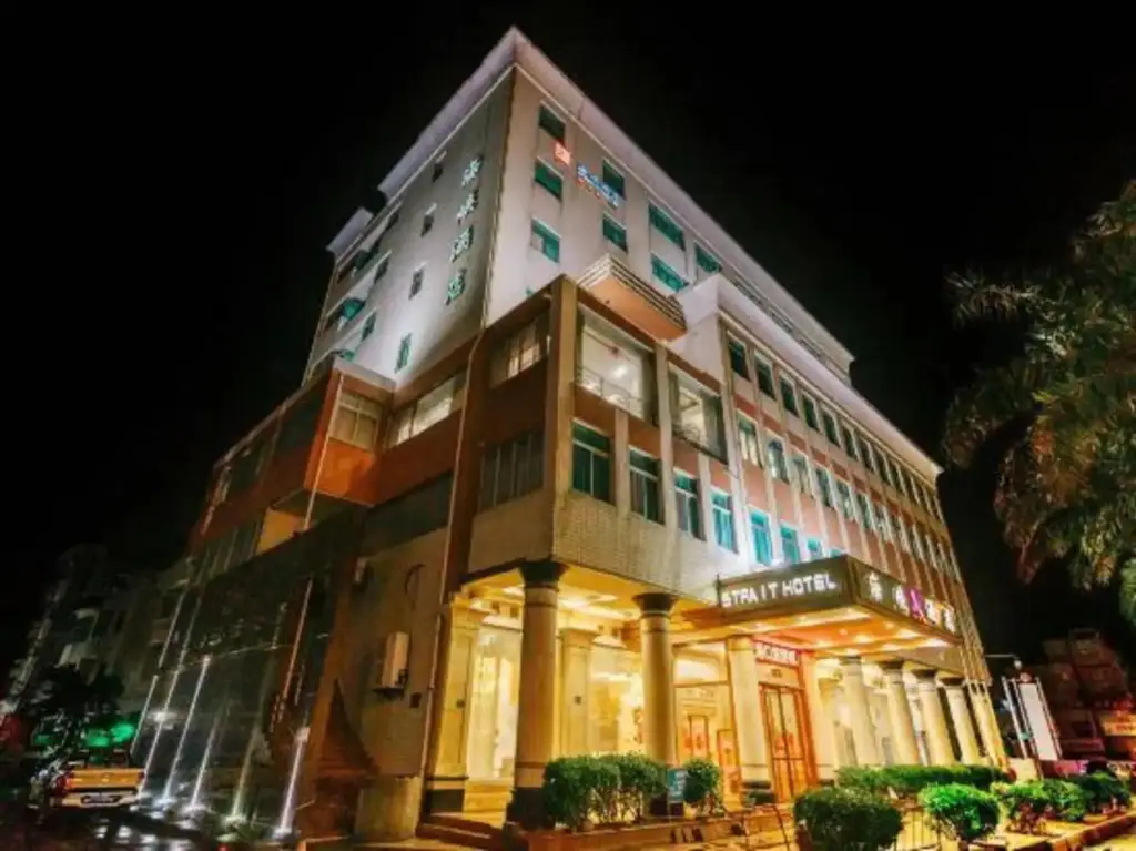 Strait Hotel — фото 1