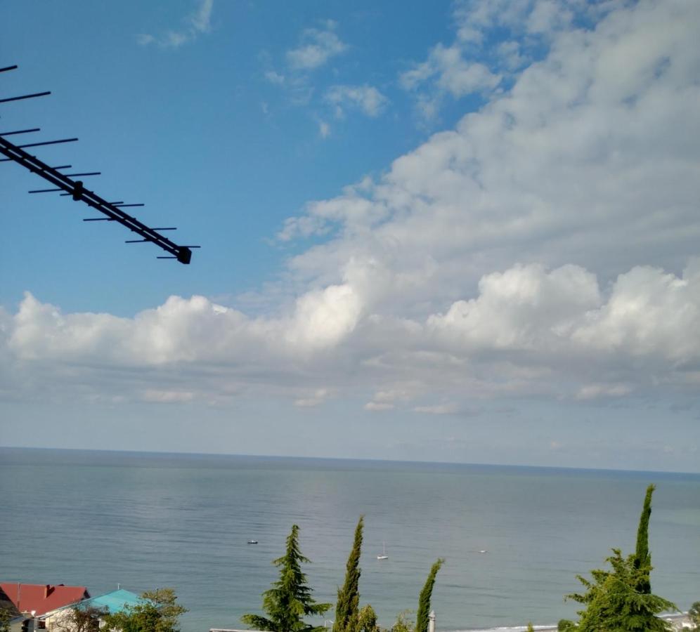 Лазаревское: Дом На Горке