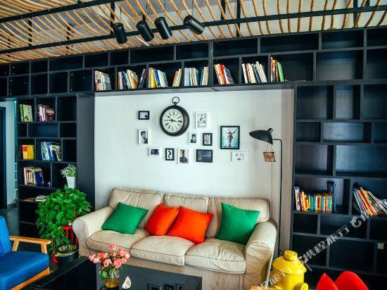 Шэньчжэнь: Laodao Library Hostel
